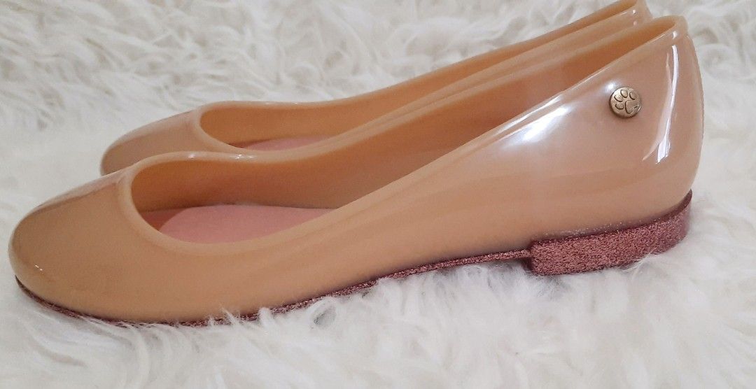 Hush puppies jelly shoes nude pink, Fesyen Wanita, Sepatu di Carousell