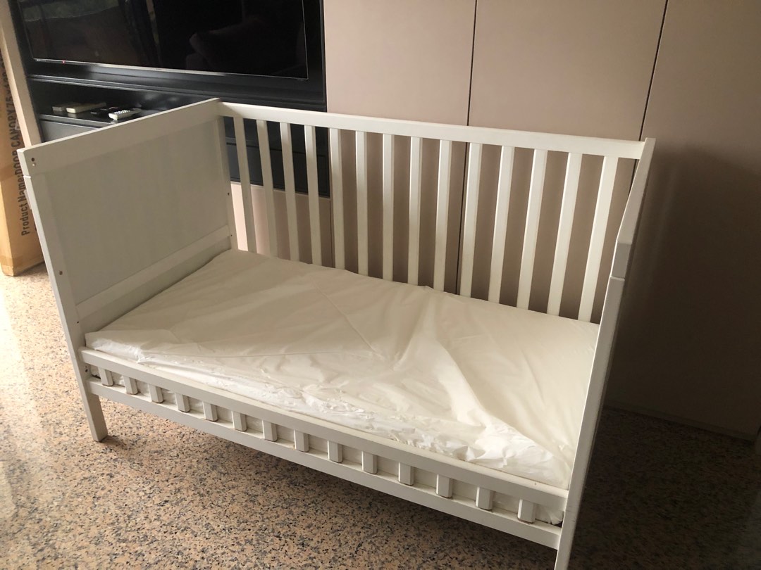 White American Baby Cot, Babies & Kids, Baby Nursery & Kids Furniture ...
