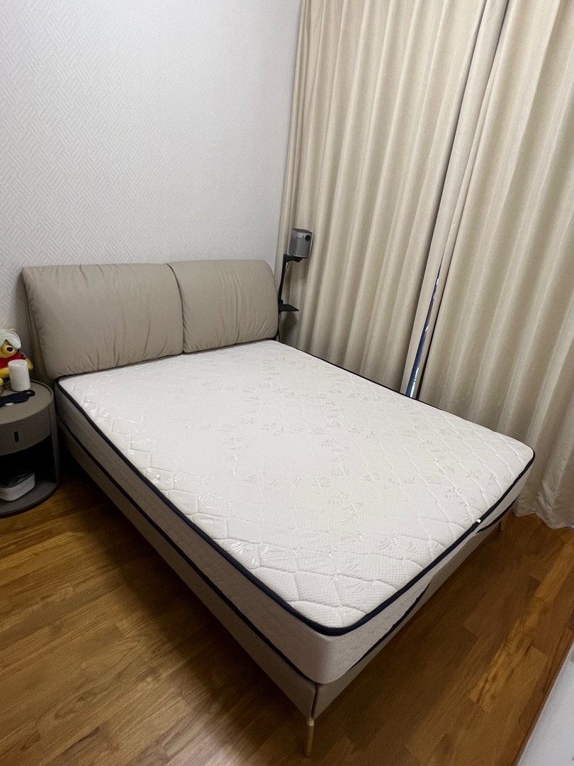 King Koil Queen size Mattress, Furniture & Home Living, Furniture, Bed