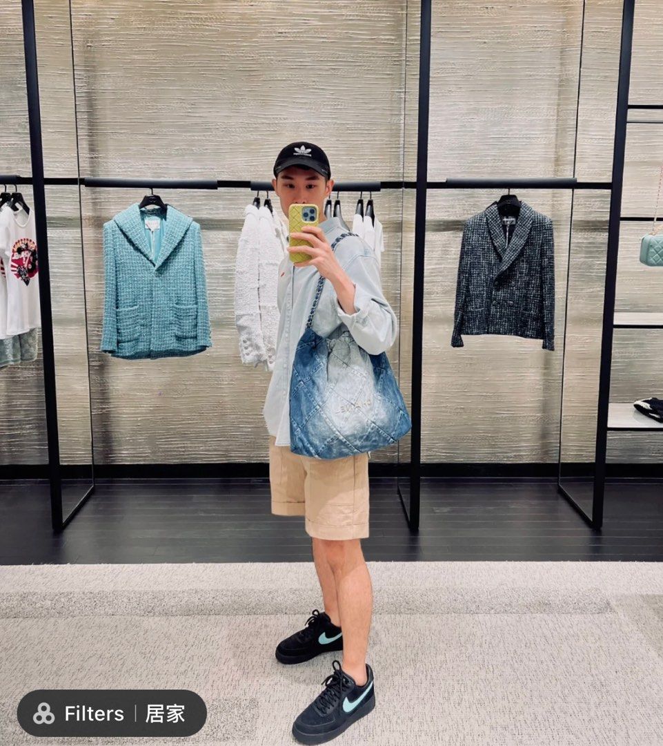 2023 NEW CHANEL 22 DENIM BAG (SMALL): what fits? / how to carry
