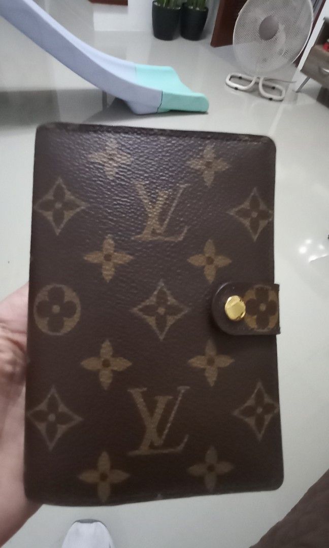 Louis Vuitton Agenda (Category: Luxury Bags & Wallets) located in Marikina City. Submitted by MEASP (Listing ID 1224460155, Image 1). Description: Louis Vuitton Agenda rank a no peel, no sticky, with removed initials and box.