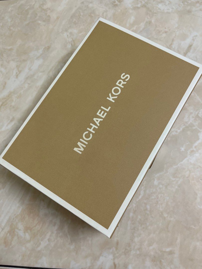 Michael Kors Wallet, Women's Fashion, Bags & Wallets, Wallets & Card  holders on Carousell