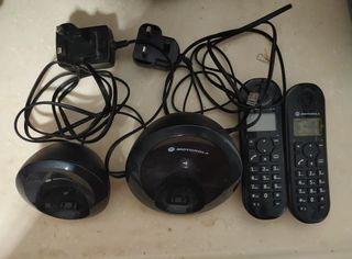 Motorola C602 cordless phone with w handsets