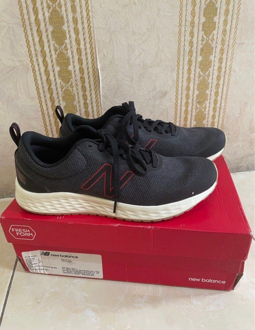 New Balance Running Shoes, Fesyen Pria, Sepatu , Sneakers di Carousell