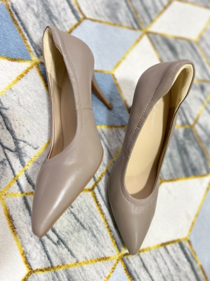 Red heels court store