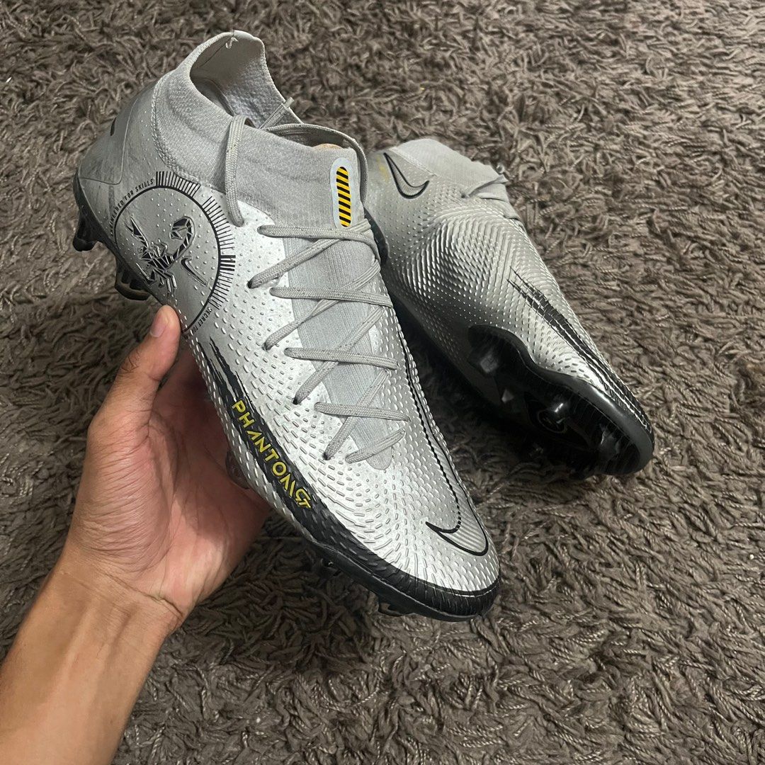 scorpion nike boots