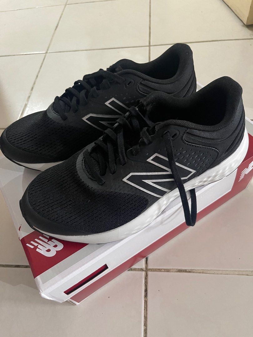 New Balance running shoe, Men's Fashion, Footwear, Sneakers on Carousell