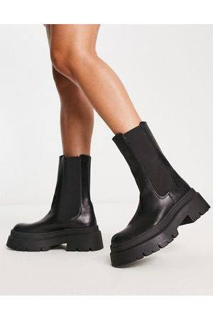 Pull and sale bear chelsea boots
