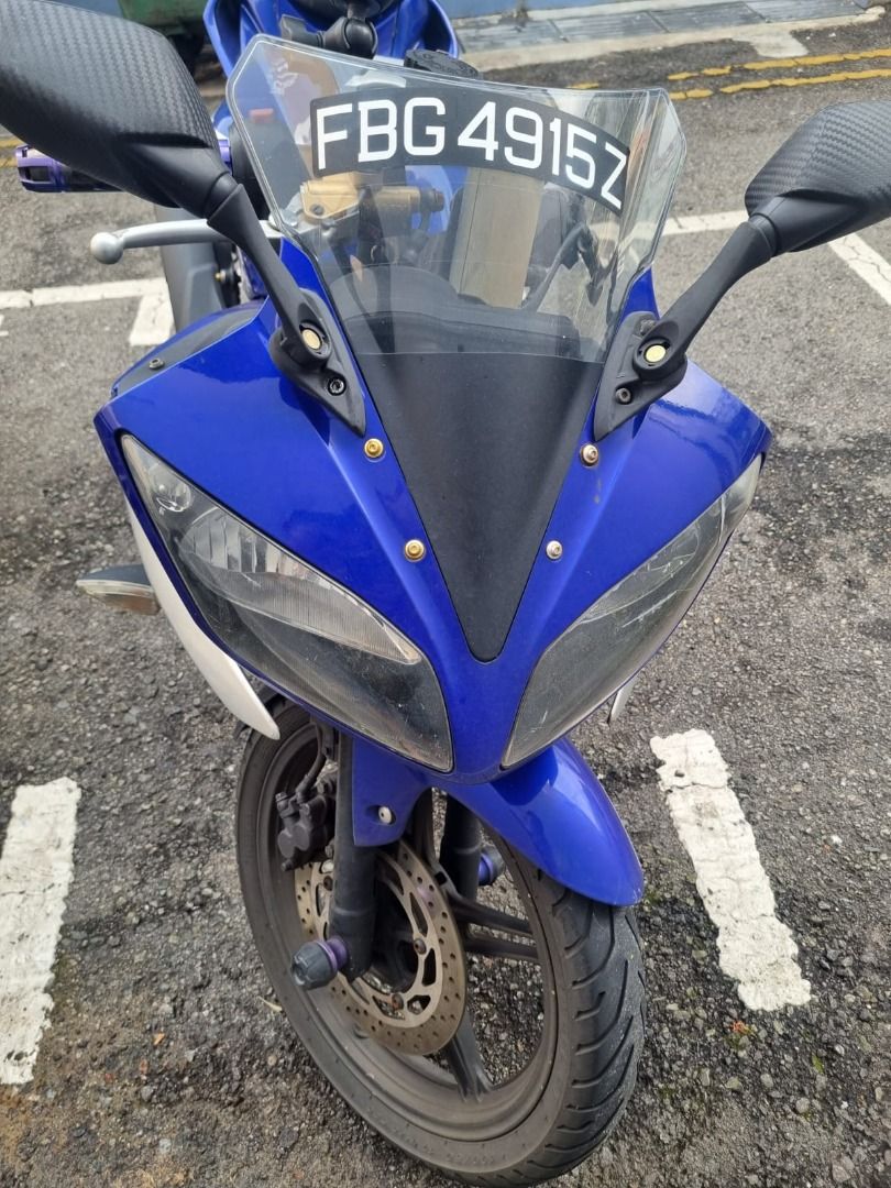 Yamaha hot sale r1 v1