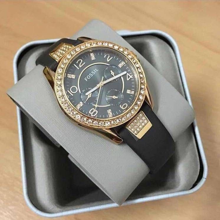 RESTOCK ORIGINAL FOSSIL RILEY GRAY DIAL GRAY LEATHER LADIES WATCH ES3888 Women s Fashion Watches Accessories Watches on Carousell