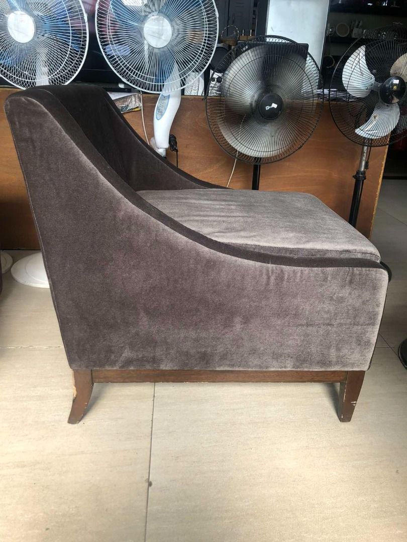 SINGLE SOFA (Category: Sofas) located in San Pedro. Submitted by cgi.saversplustrading (Listing ID 1224341725, Image 3). Description: SINGLE SOFA 📌 Wooden legs single sofa 📌 No arm rest chair 📌 LAST PIECE AVAILABLE ‼️ Grab it now ‼️ 📌 Price Before: Php 3,500 Now: Php 3,000 📌 "As is, Where is" basis 📌 Color may vary due to lighting 📌 Pick up or shipped by any courier of your choice 📌 Customer will shoulder the shipping fee Para sa mga Home