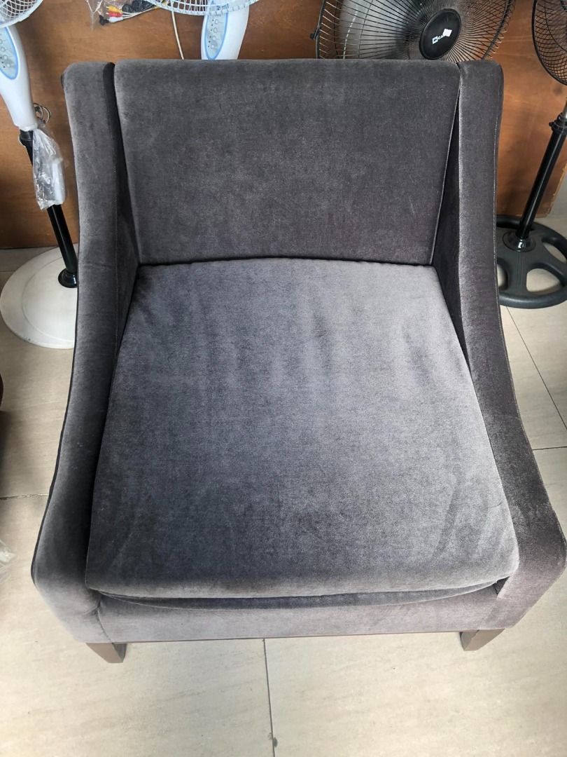 SINGLE SOFA (Category: Sofas) located in San Pedro. Submitted by cgi.saversplustrading (Listing ID 1224341725, Image 2). Description: SINGLE SOFA 📌 Wooden legs single sofa 📌 No arm rest chair 📌 LAST PIECE AVAILABLE ‼️ Grab it now ‼️ 📌 Price Before: Php 3,500 Now: Php 3,000 📌 "As is, Where is" basis 📌 Color may vary due to lighting 📌 Pick up or shipped by any courier of your choice 📌 Customer will shoulder the shipping fee Para sa mga Home