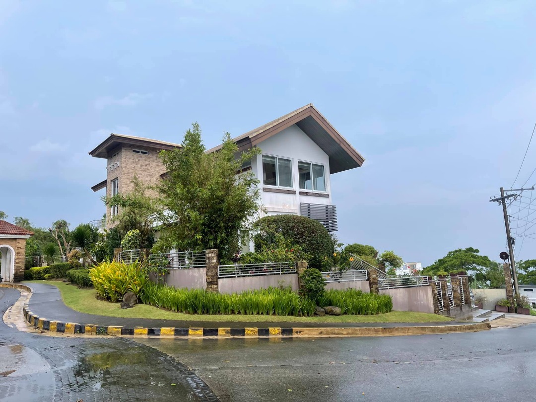 SPLENDIDO TAAL COUNTRY CLUB TAGAYTAY HOUSE FOR SALE WITH VIEW OF TAAL
