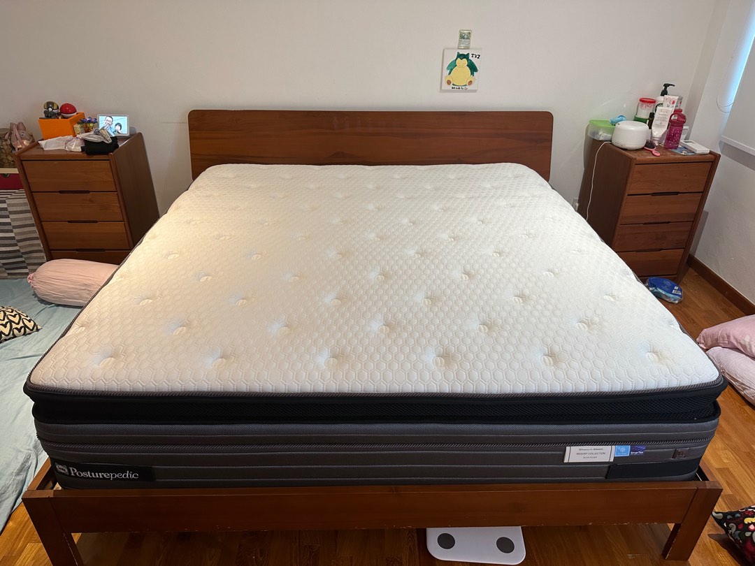 Very very New and clean Searly topend mattress (king size)bought in