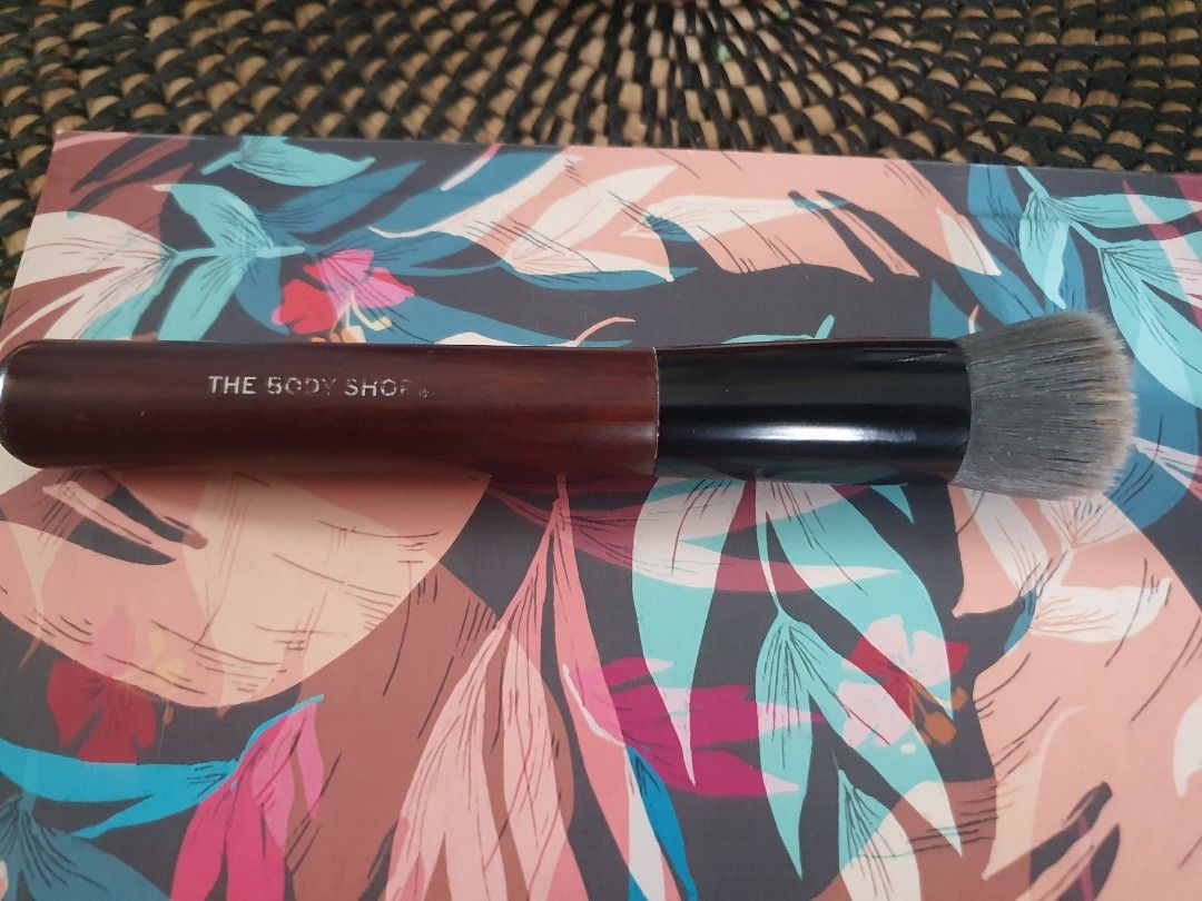 The Body Shop Foundation Brush, Kesehatan & Kecantikan, Rias Wajah di