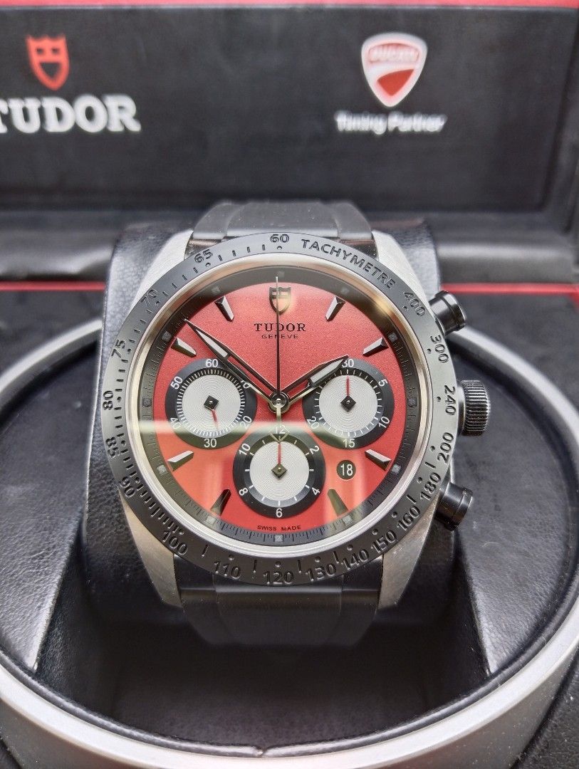Tudor fastrider sales red
