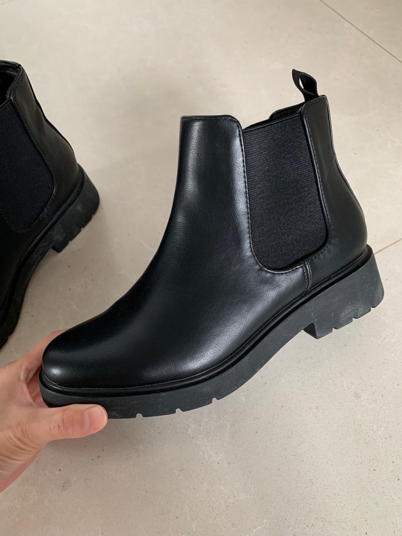 Uniqlo Black Chelsea Leather Boots 23.5cm, Women's Fashion, Footwear ...