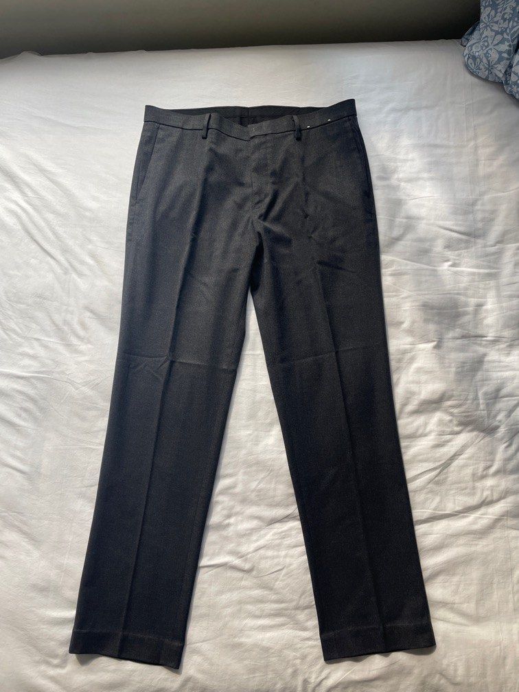 Uniqlo Trouser Pant Charcoal (Category: Trousers) located in Antipolo. Submitted by aljon2134 (Listing ID 1224409143, Image 1). Description: Lightly used Width: 18” Length: 40.5” (Altered) Size 36.
