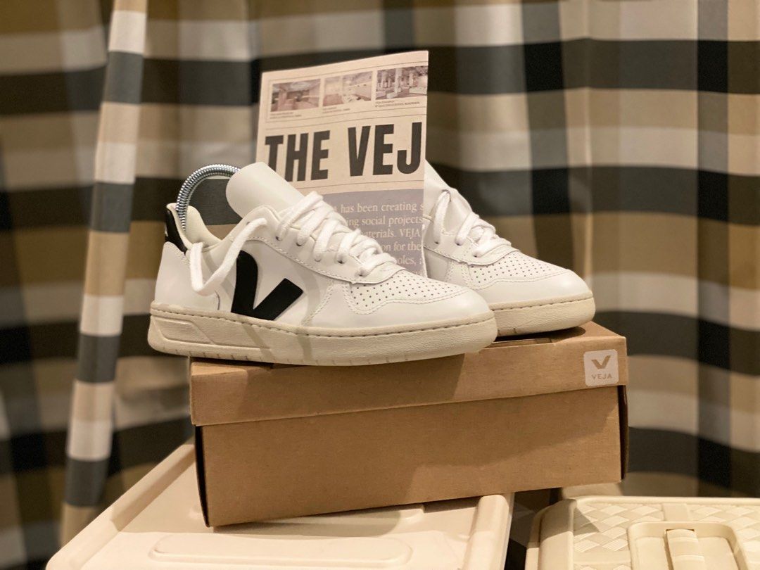 Veja v10 discount extra white black