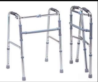 Walking crutches