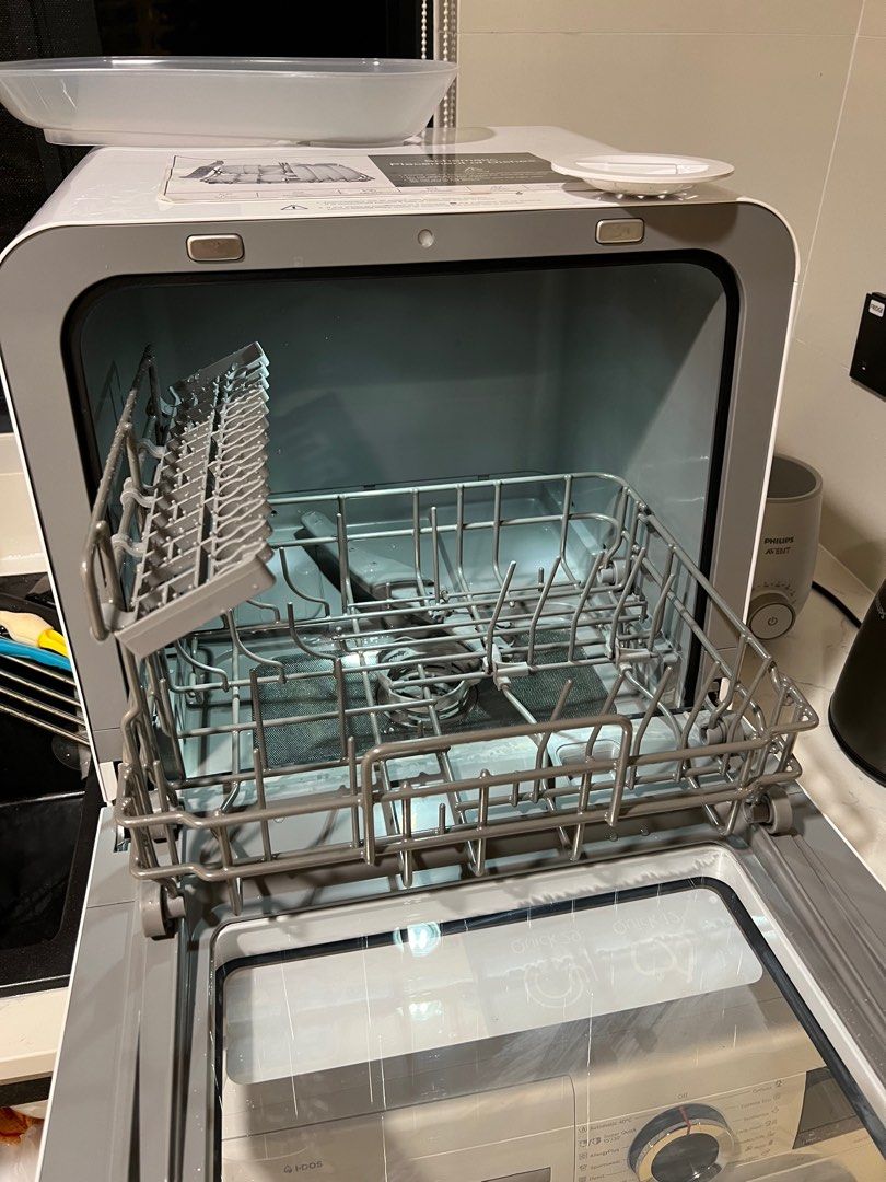 A Tiny Countertop Dishwasher R/mildlyinteresting