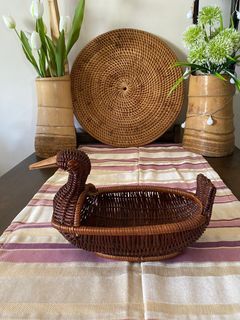 🦆 Vintage Woven Rattan Duck basket/Vase
