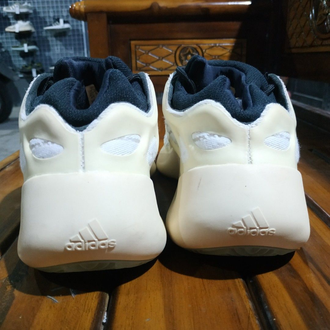 Adidas Yeezy 700 V3 Azael Size 42 / 26.5cm, Fesyen Pria, Sepatu