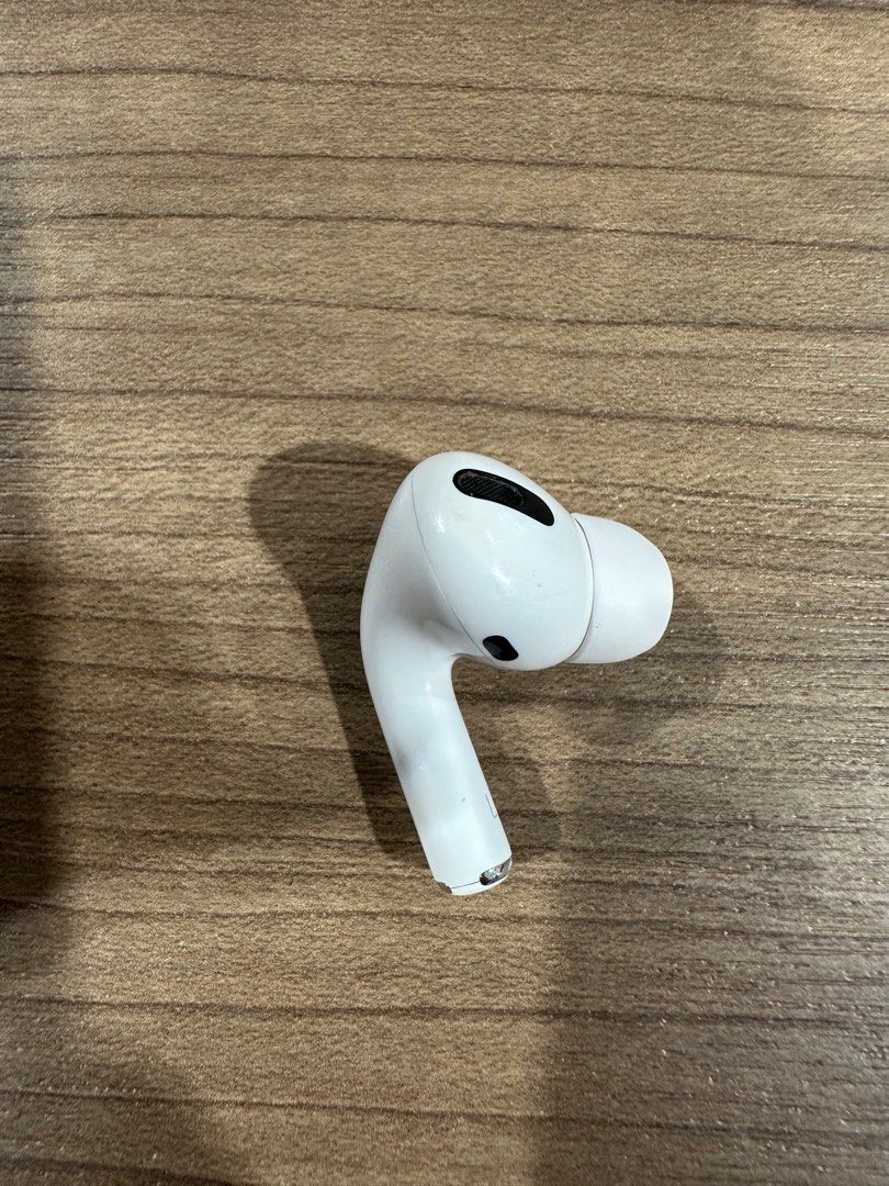 Airpods gen 1 left side top