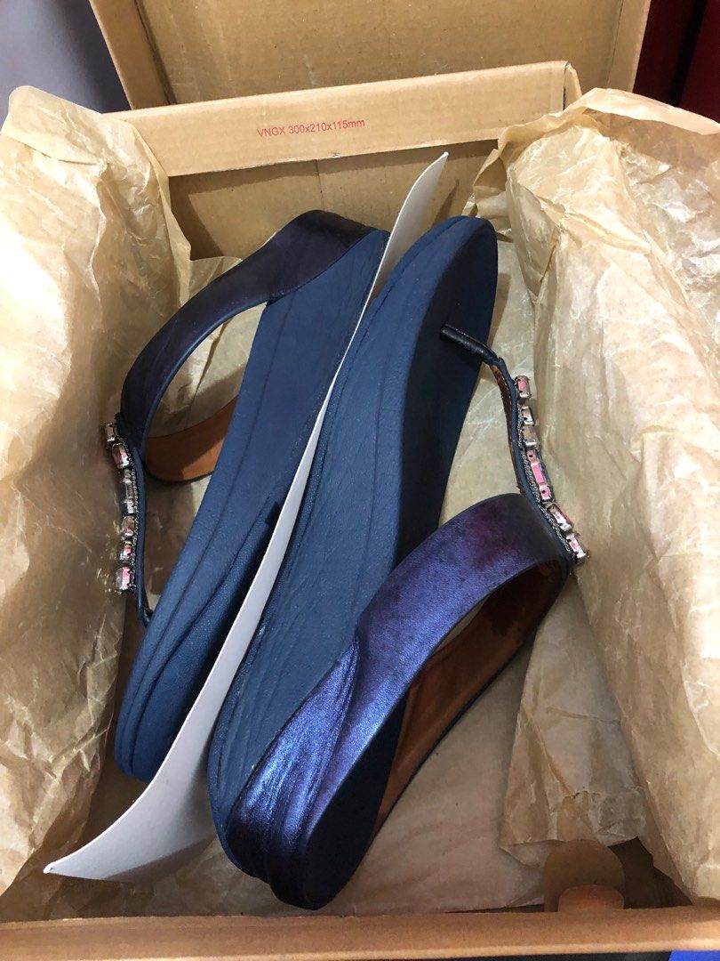 Fitflop fino best sale bejewelled slide sandals