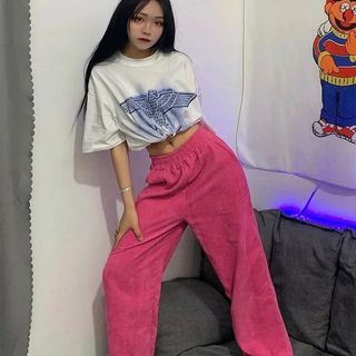 Harajuku Girl in Ripped Jeans Fashion w/ Lace Tube Top, GYDA