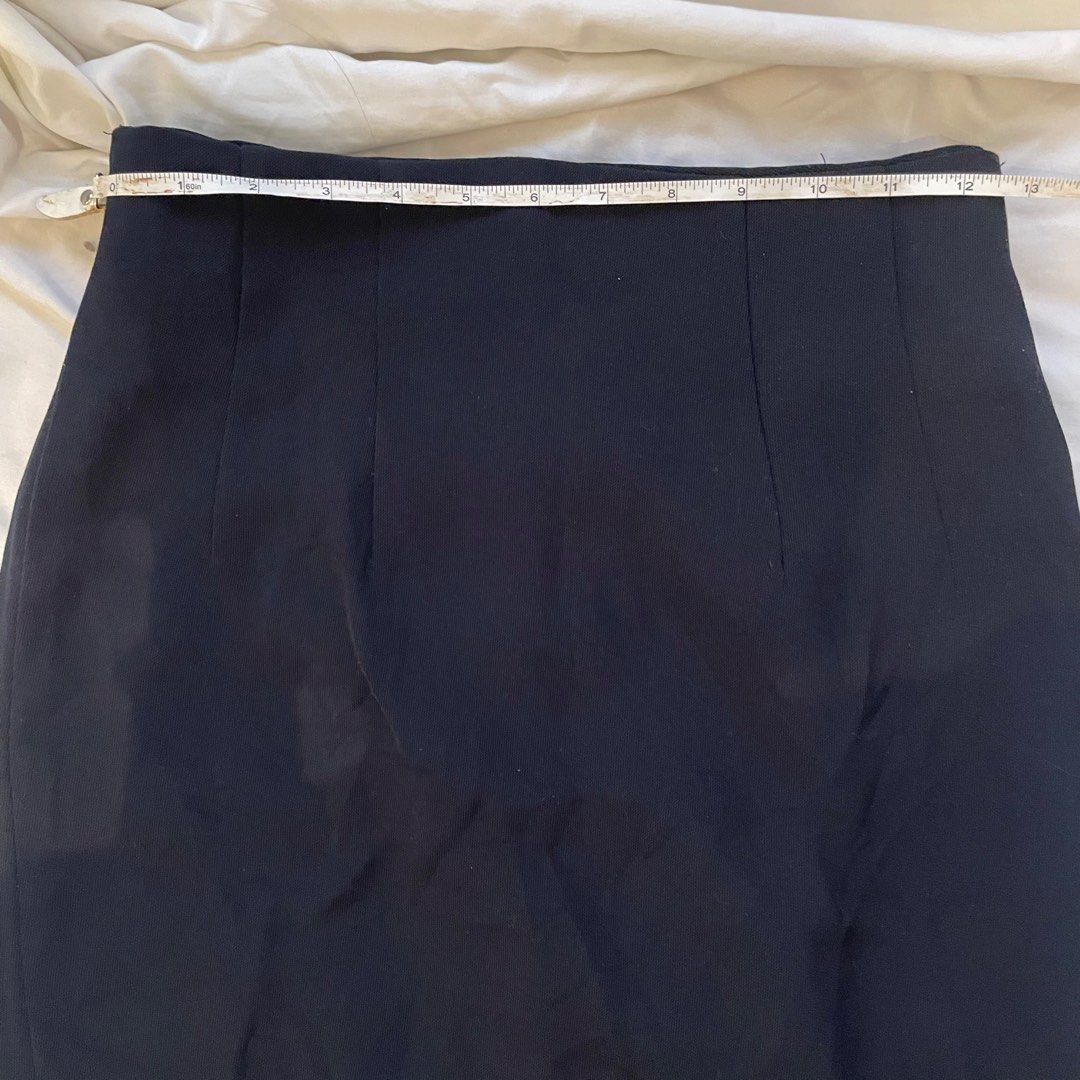 Black Maxi Skirt (Category: Skirts) located in Pasig City. Submitted by clainee (Listing ID 1229300849, Image 2). Description: THICK, good material! MEASUREMENTS POSTED. Super duper nice!.
