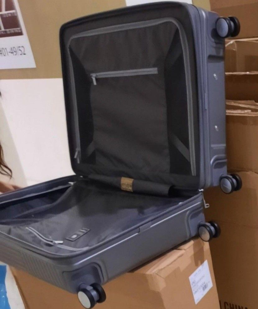 BN Samsonite Prestige 69cm Spinner Exp Luggage with builtin scale and