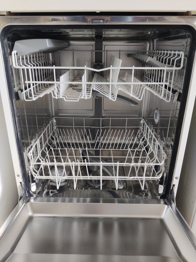 Bosch dishwasher Good Working condition, TV & Home Appliances