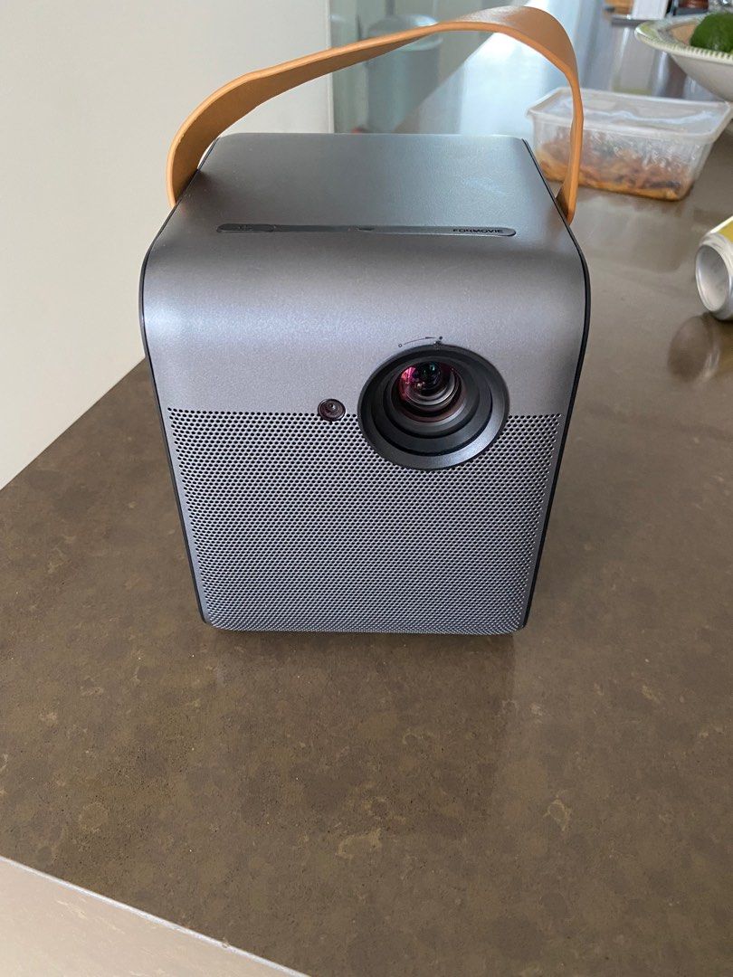 Broken! Formovie mini projector Dice, TV & Home Appliances, TV