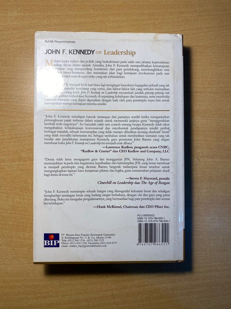 Buku John F Kennedy on Leadership, Buku &amp; Alat Tulis, Buku di Carousell