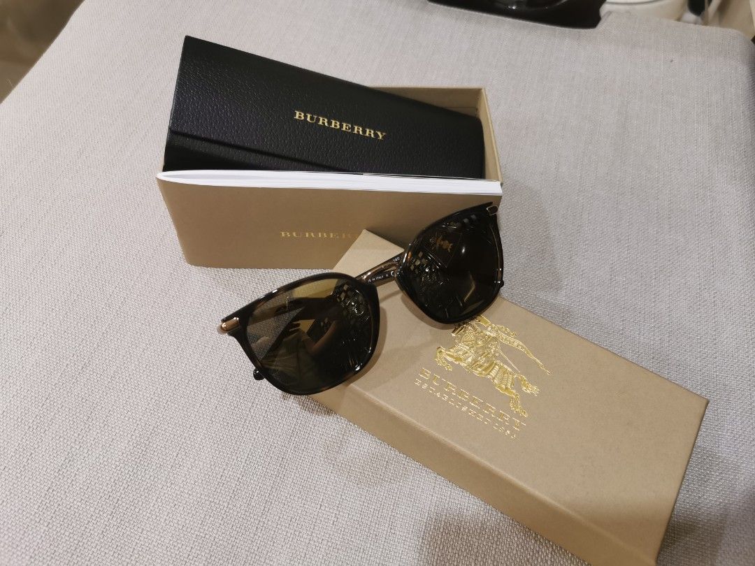Burberry sunglasses B4262