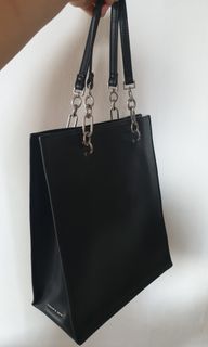 SALE ‼️CLN  Kiarra Tote Bag in Black, Women's Fashion, Bags & Wallets, Tote  Bags on Carousell