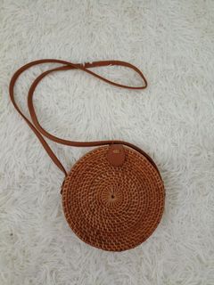 Circle Rattan/ rotan sling bag