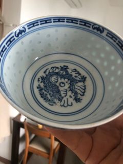 Dragon motif dinner plates and bowls