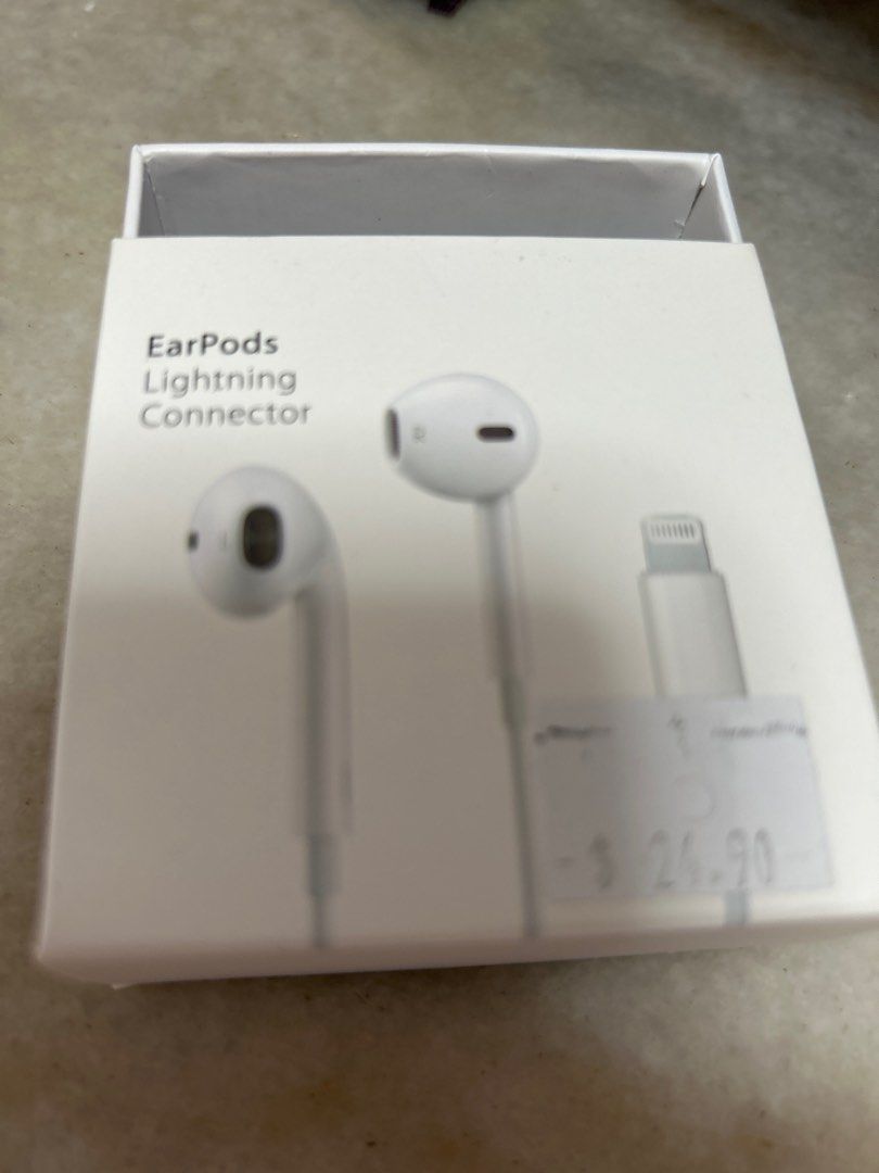 EarPods lightning connector, Audio, Headphones & Headsets on Carousell