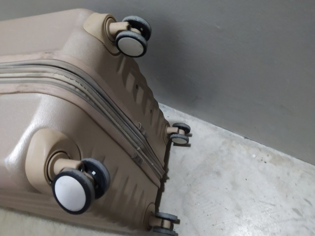 Eason luggage, Hobbies & Toys, Travel, Luggage on Carousell