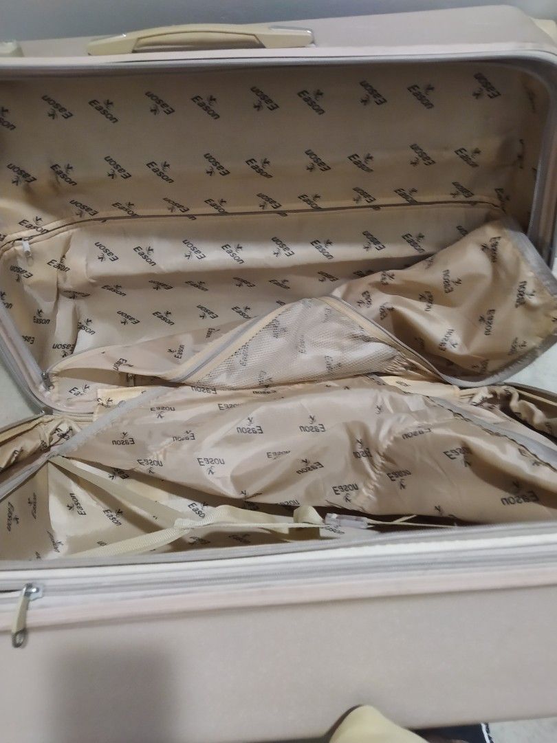 Eason luggage, Hobbies & Toys, Travel, Luggage on Carousell