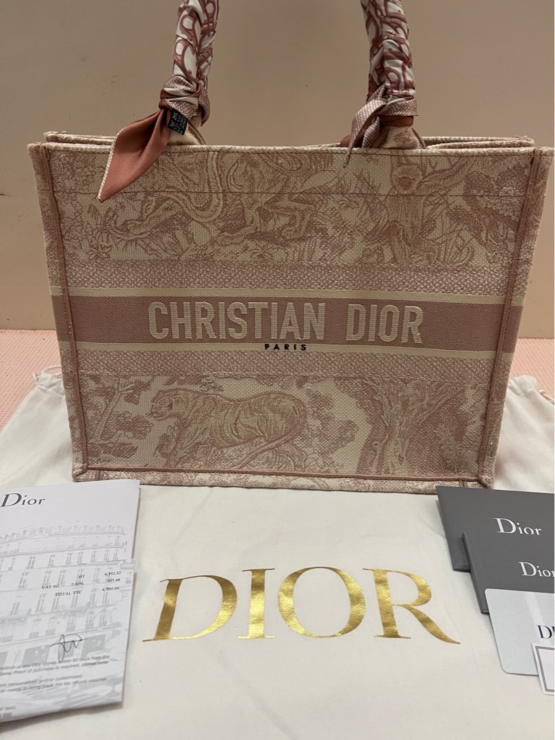 Dior - Small Dior Book Tote White and Navy Blue Toile de Jouy Embroidery (26.5 x 21 x 14 cm) - Women