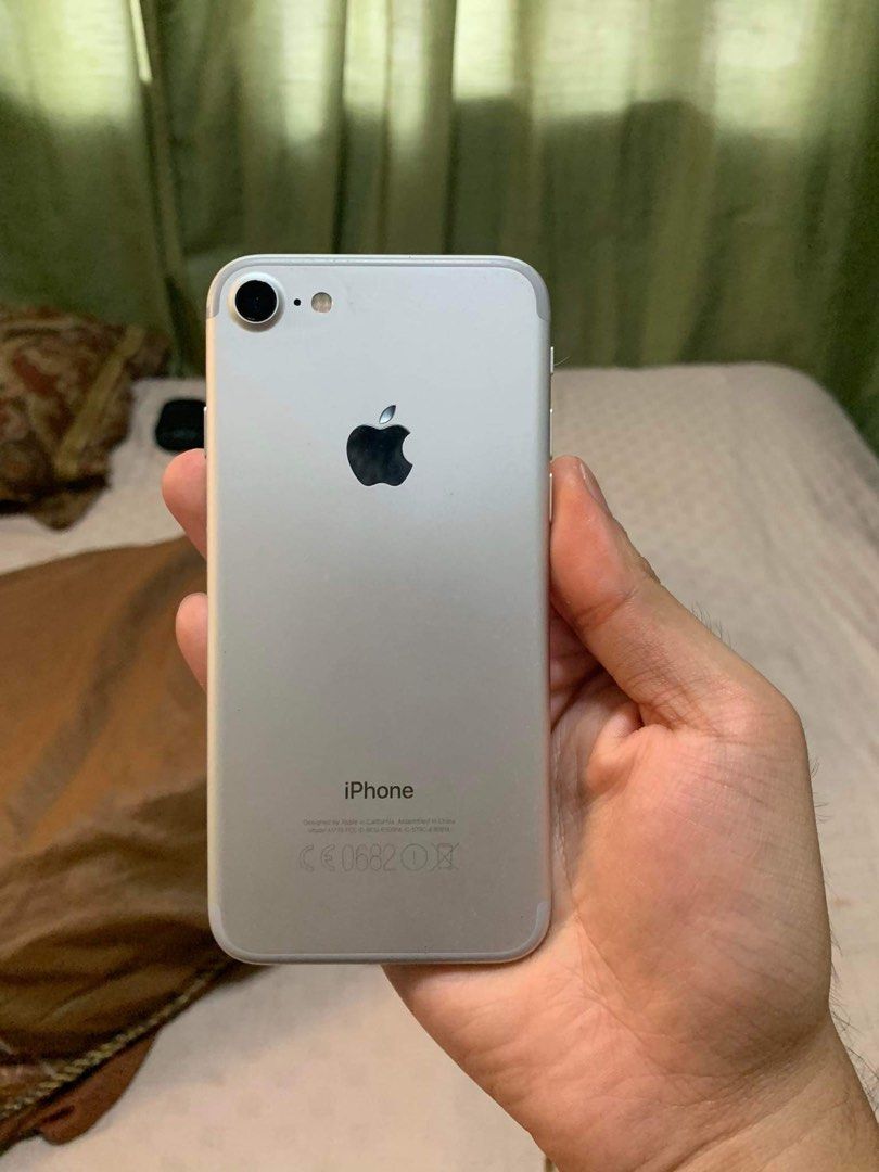 iPhone 7 Silver 128 GB 安売り - スマートフォン本体