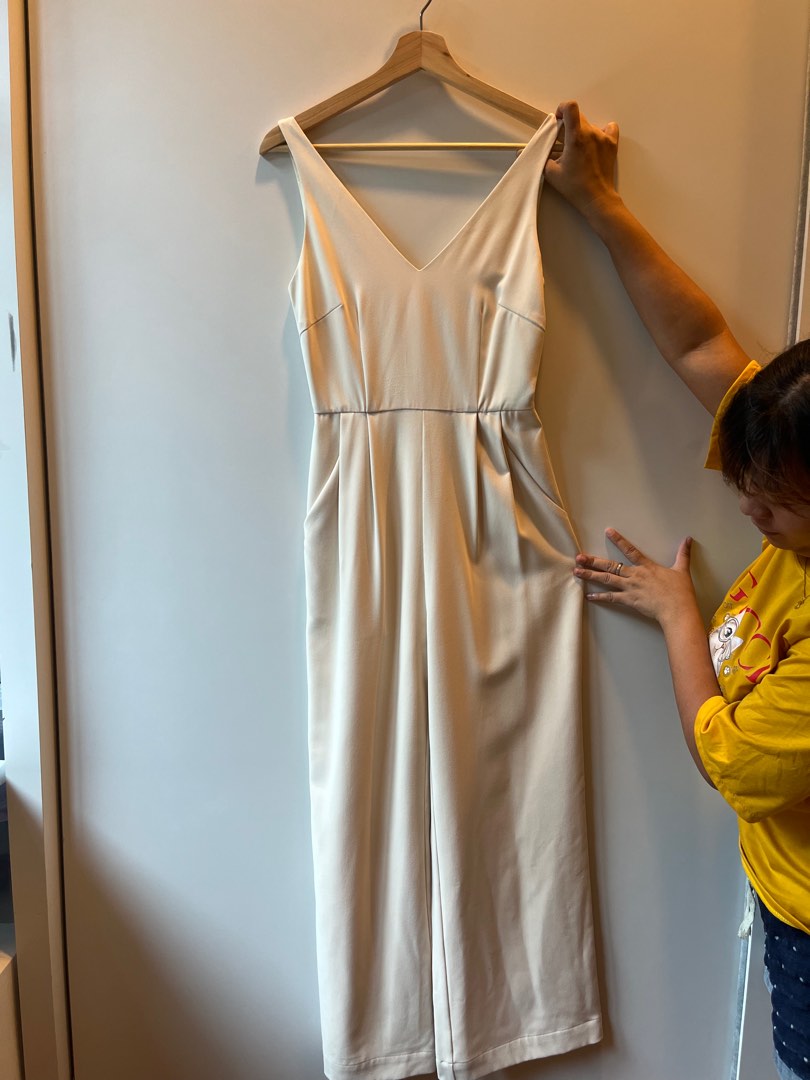 Ivory jumpsuit, Women's Fashion, Dresses & Sets, Jumpsuits on Carousell