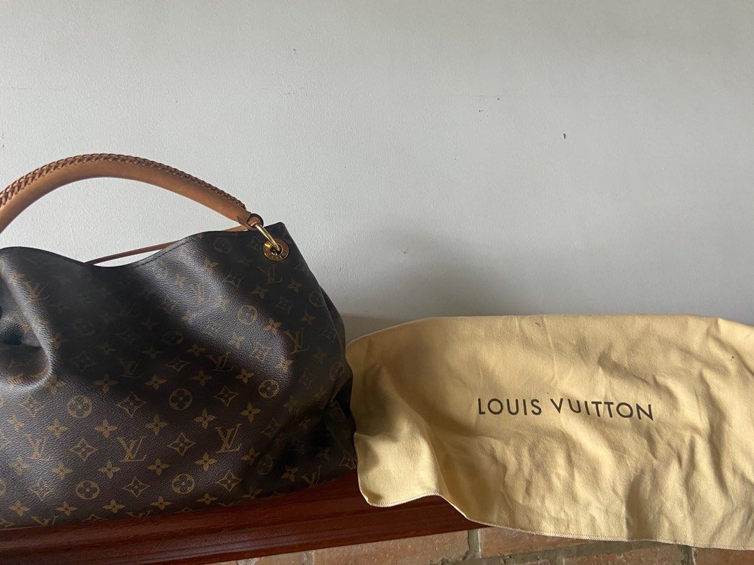 Louis Vuitton LV Artsy MM Monogram (Category: Luxury Bags & Wallets) located in Manila. Submitted by luckypotion13 (Listing ID 1229325236, Image 3). Description: Never used Comes with a paper bag, box, and dust box Authenticity card Negotiable for very interested buyers only Can do scheduled meet up in Taft, Manila Bank transfer via BPI/BDO only .