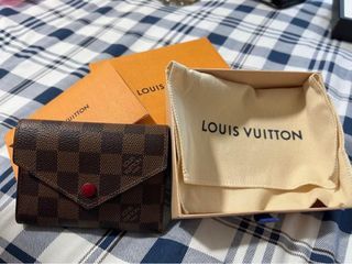 Louis Vuitton Wallet button 4A, Women's Fashion, Bags & Wallets, Purses &  Pouches on Carousell