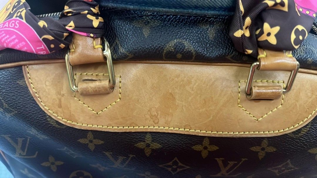 LV Deauville (Category: Luxury Bags & Wallets) located in Mandaluyong City. Submitted by mariareginadizon31 (Listing ID 1229409524, Image 2). Description: Preloved LV Deauville Rank Ab no inclusion with water marks near handles.