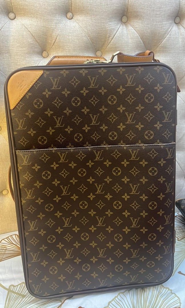 LV Luggage (Category: Luxury Bags & Wallets) located in Mandaluyong City. Submitted by mariareginadizon31 (Listing ID 1229316603, Image 1). Description: Preloved LV luggage with water marks in handle . See picture above.