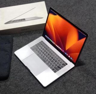 MacBook Pro TouchBar 15 2018 MR962 Core i7 16GB 256GB Fulset Like New WA 0813-3300-0736